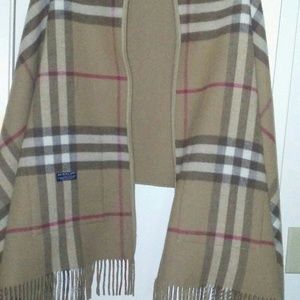 Burberry wool cashmere collarless cape